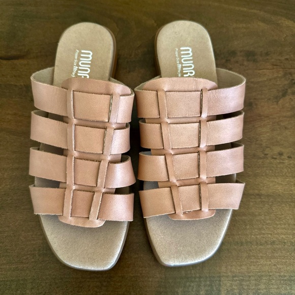 Munro Carrera Sandal Slides Slip On Size 7 W Wide in Tan Calf Leather MSRP $175 - Picture 2 of 5
